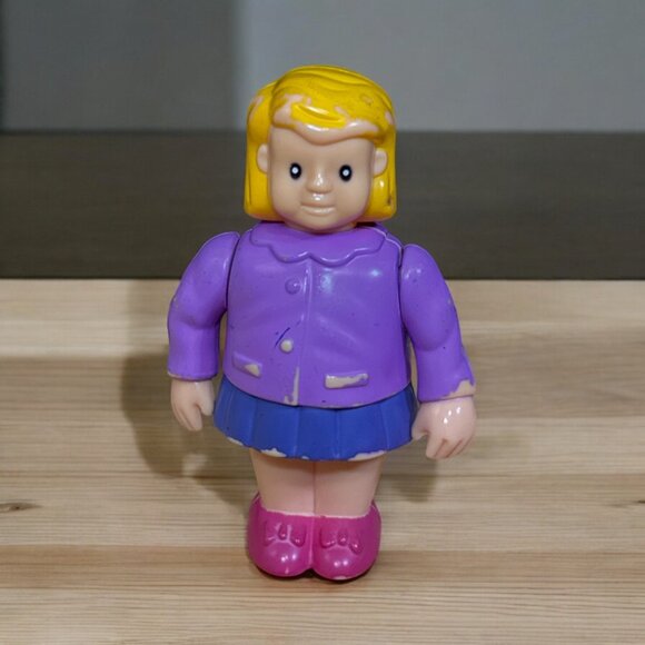 Vintage 1970s Dollhouse Girl Woman Daughter Figure 3" - Picture 1 of 4